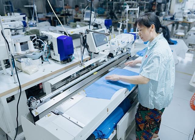 自动锁眼机Automatic Buttonhole Machine